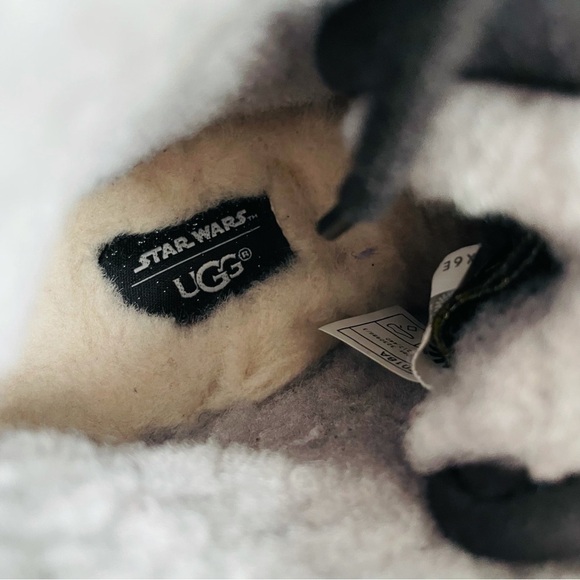 Star Wars UGG winter boots size 5 kids - Picture 3 of 7
